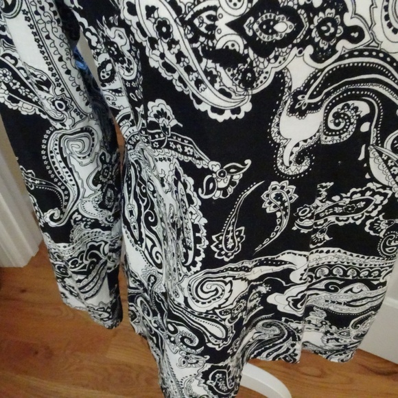 Black/White Paisley L. Sleeve Top-Size M - Picture 3 of 8